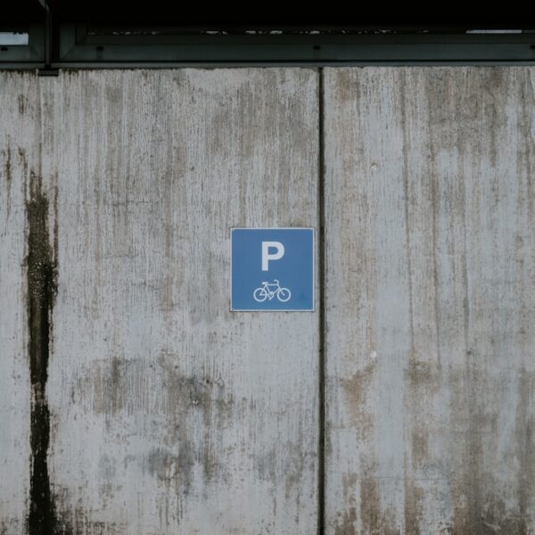 Systemy autonomicznego parkowania: wygodne i bezpieczne manewrowanie.