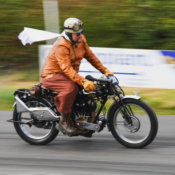 Retro motocykle: odrodzenie stylu i klasy