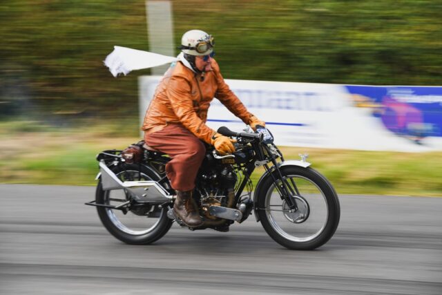 Retro motocykle: odrodzenie stylu i klasy